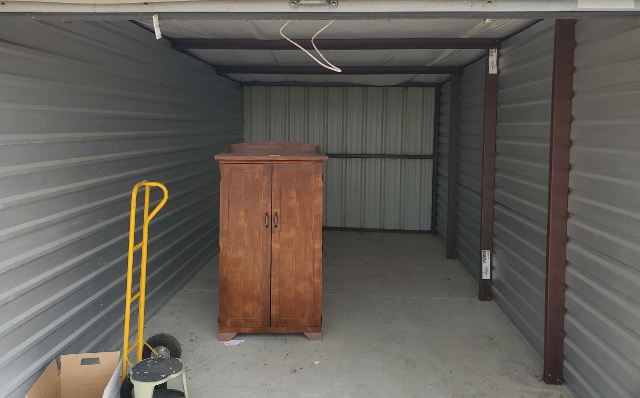 Storage Unit Auction in Bloomington, IL at Red Dot Storage 164 ends on